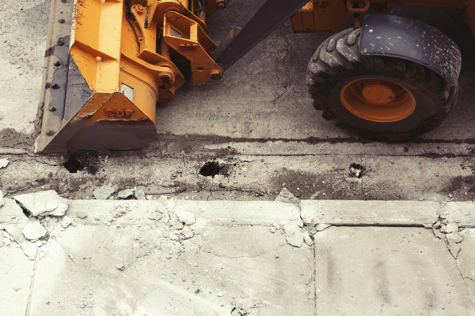 Mezzo da cantiere al lavoro